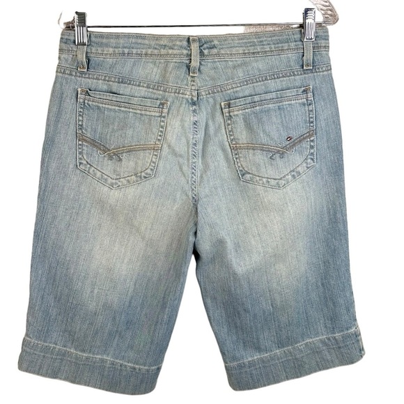 Tommy Hilfiger Light Wash Denim Cropped Jeans Factory Thigh Fade Flag Logo Sz. 8 - Picture 2 of 12